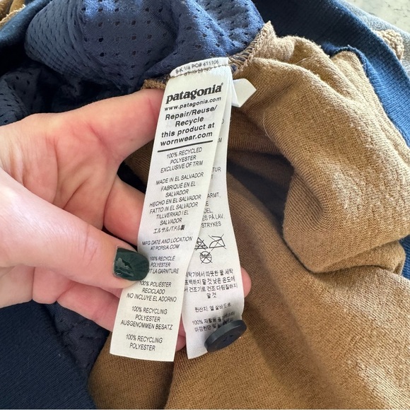 Patagonia Tan and Navy Shearling Button P/O - Style : 26140
Color : BENE - Picture 6 of 7